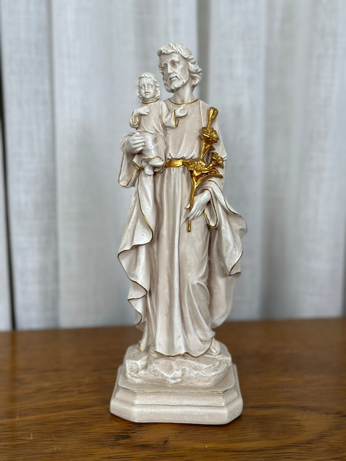 Imagem sacra pintada com técnica de imitação de pedra