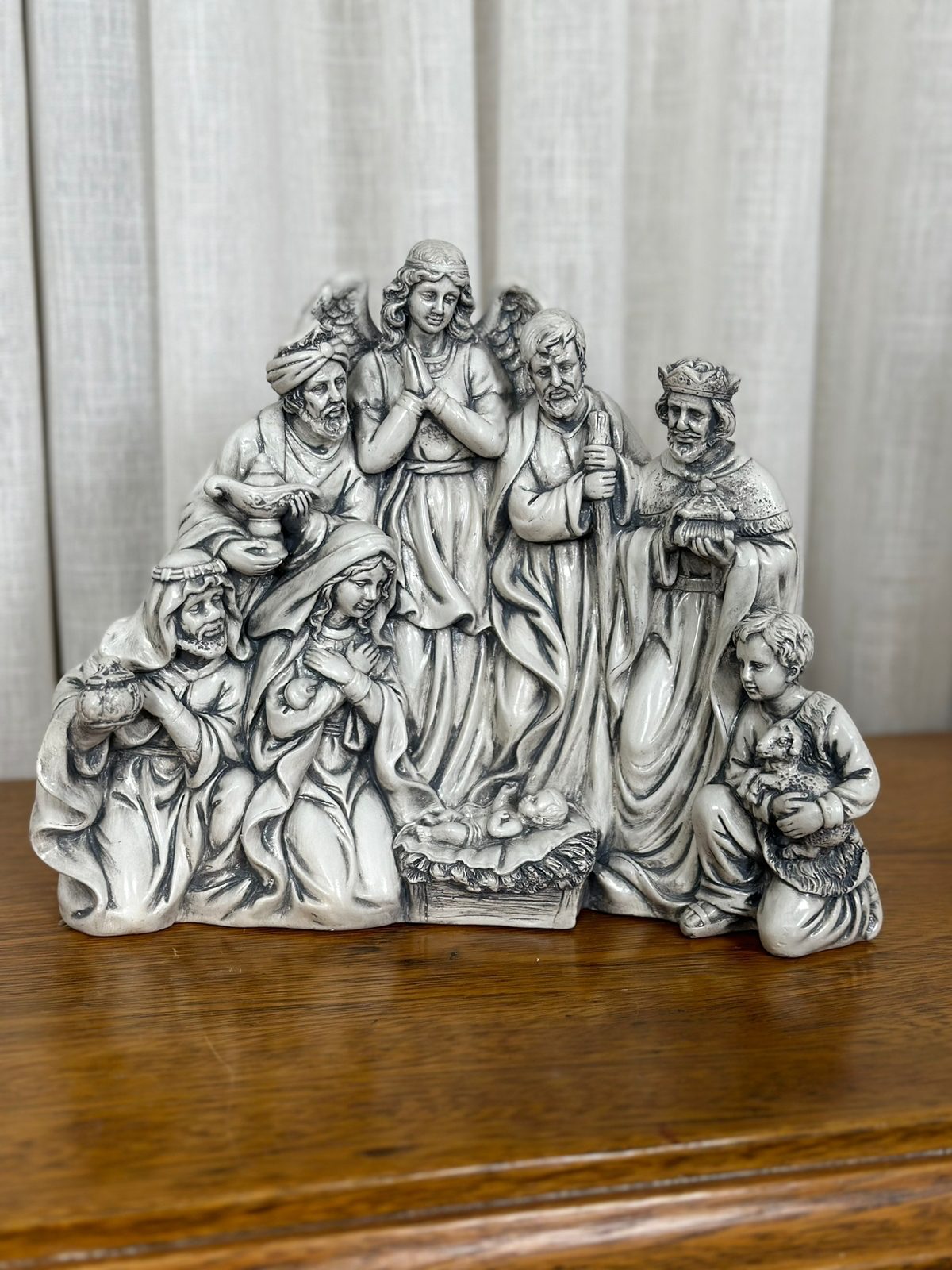 Imagem sacra pintada com técnica de pedra seixo rolado